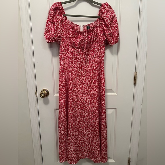 Ditsy Floral Midi Sundress with Slit and Puff Sleeves - Picture 2 of 5